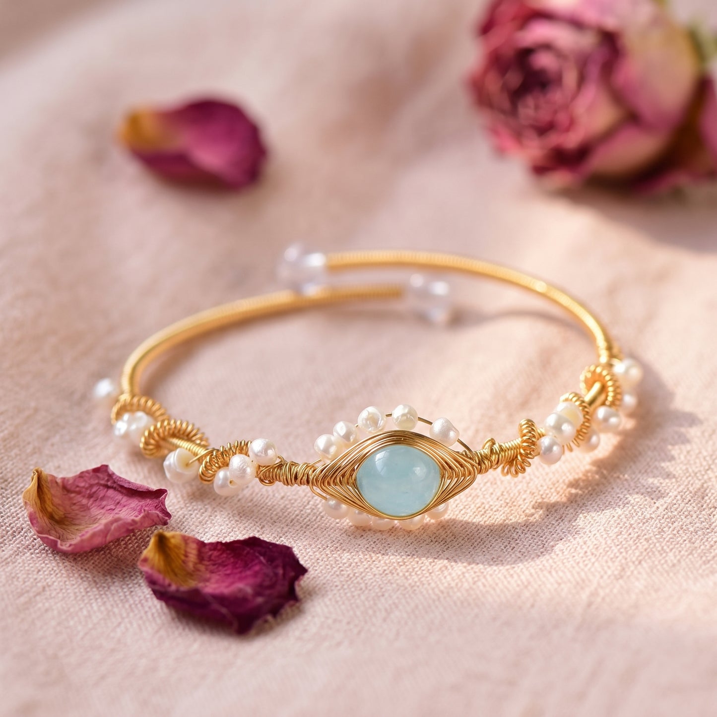 Bracelet doré vintage — perles naturelles & fil tressé