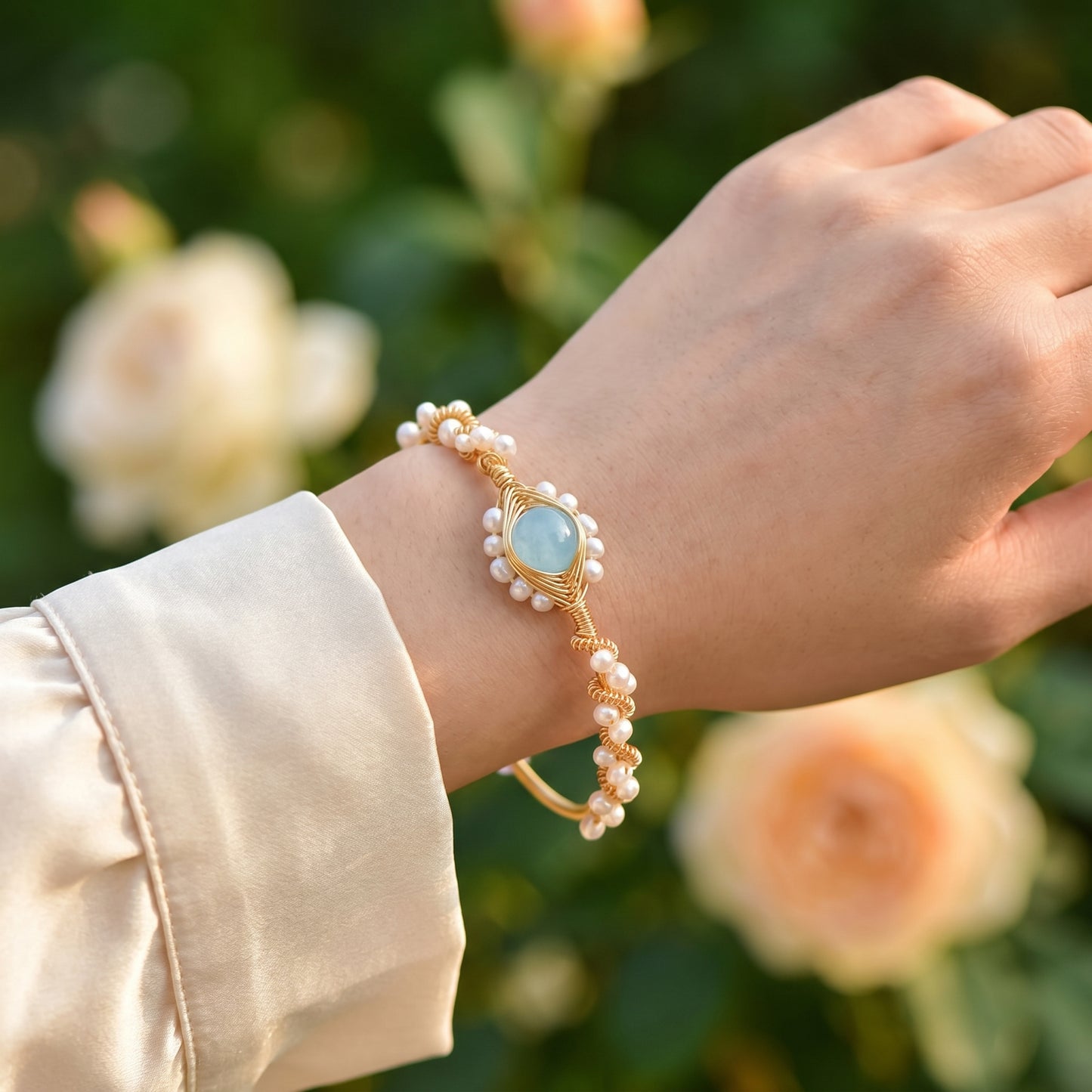 Bracelet doré vintage — perles naturelles & fil tressé