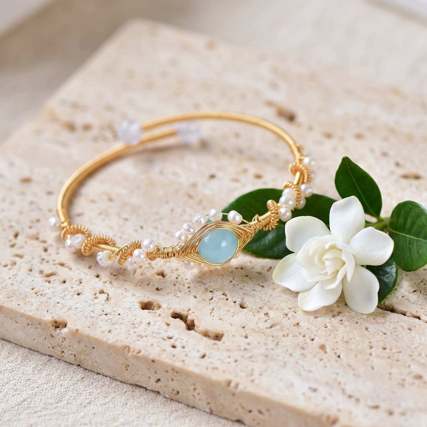 Bracelet doré vintage — perles naturelles & fil tressé
